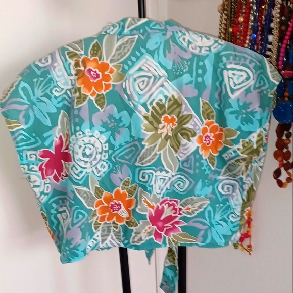 Hilo Hattie Cropped Blouse - Picture 2 of 4